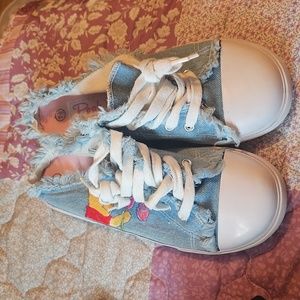 Women's sz 7.5 Winnie the Pooh slide shoes